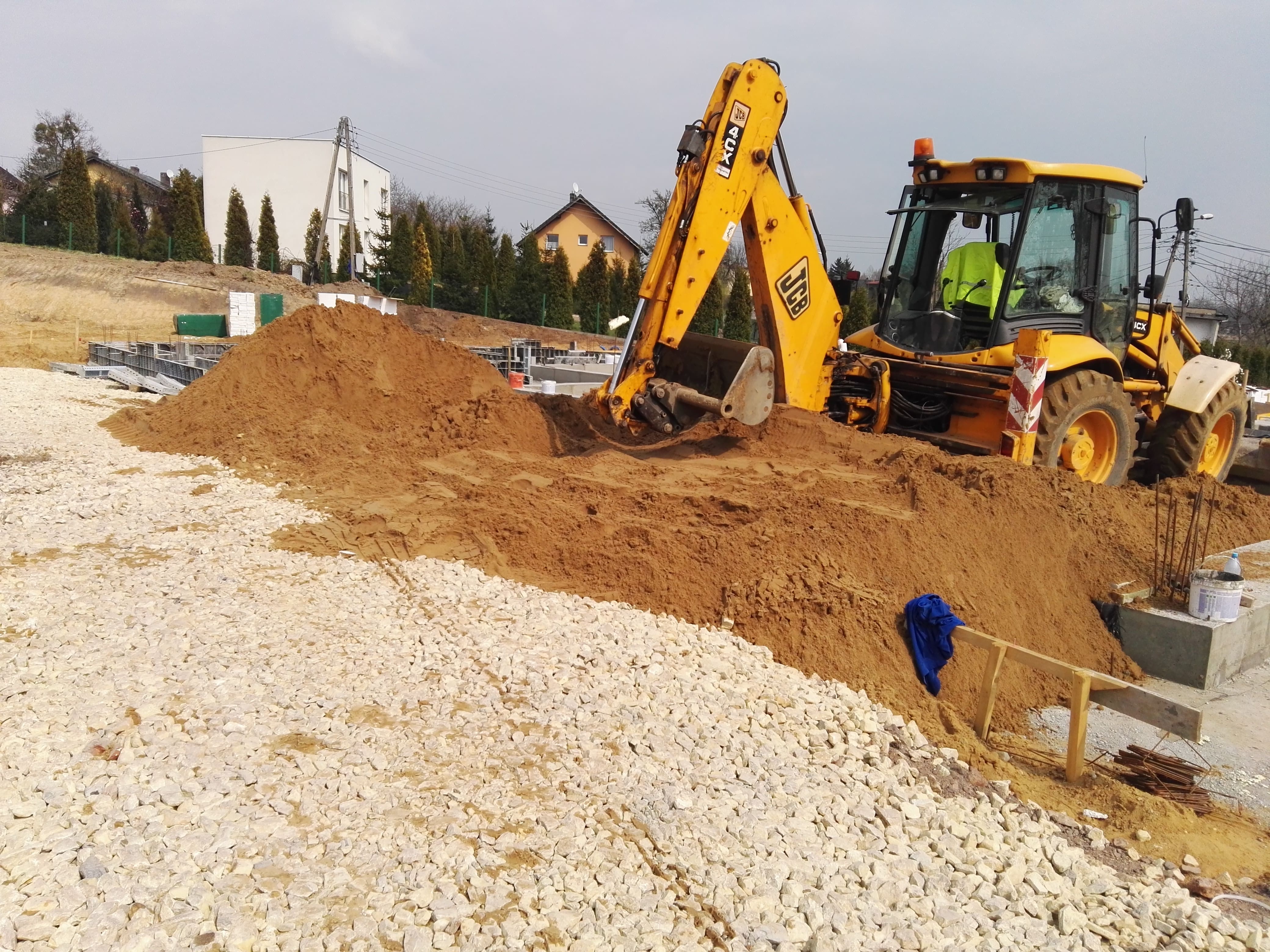 Usługi koparko- ładowarką JCB 4CX