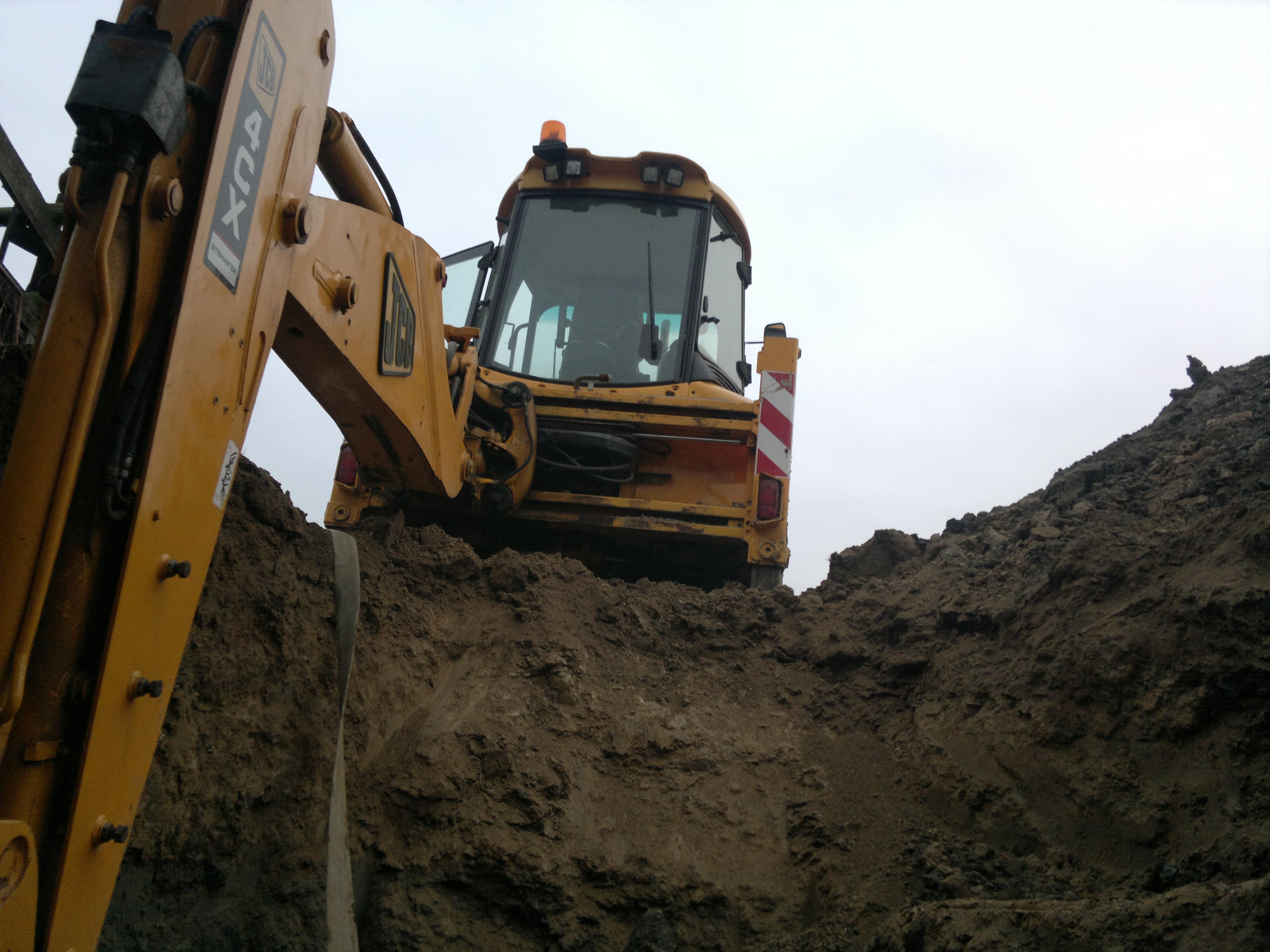 Usługi koparko- ładowarką JCB 4CX