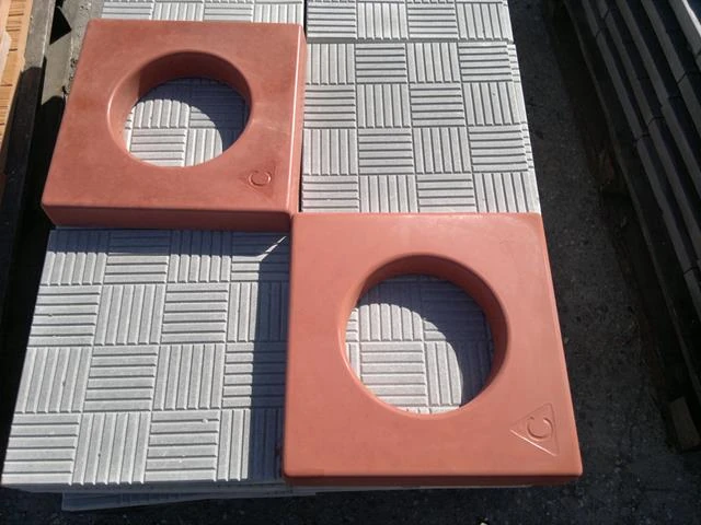 Płytka chodnikowa 30x30x3 cm z otworem